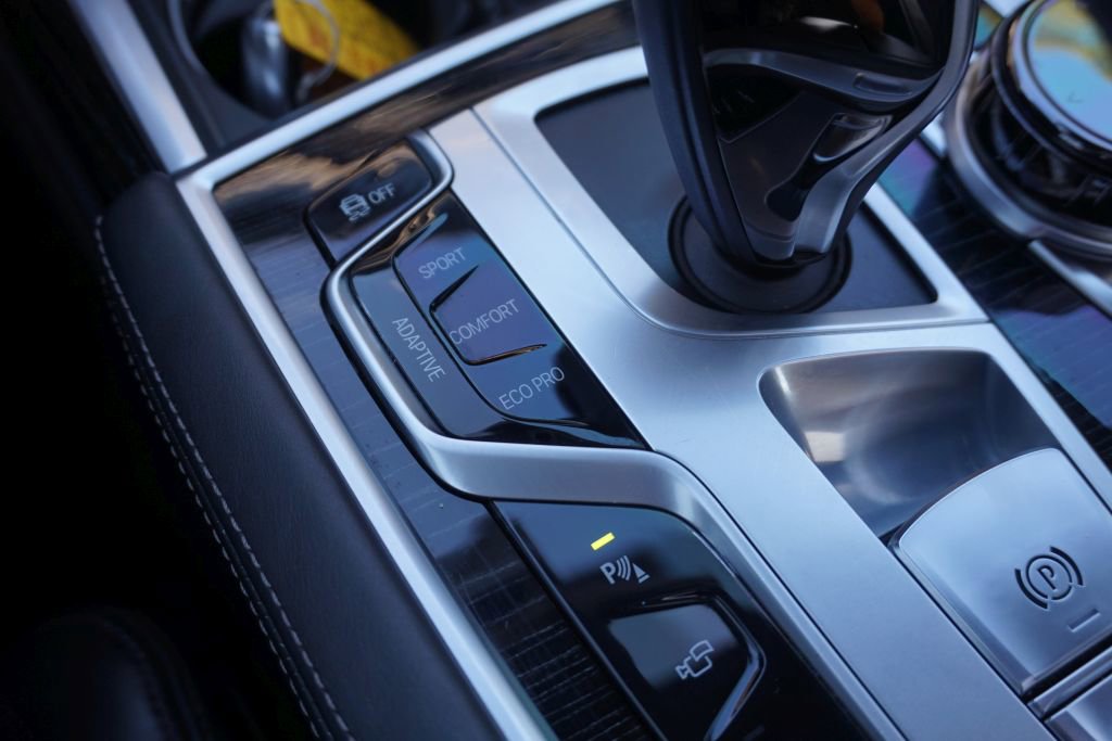 Used 2017 BMW 750i RWD image 46