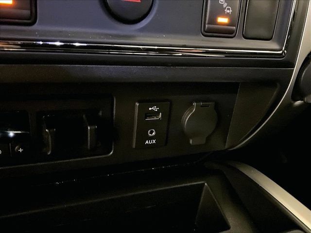 Used 2017 Nissan Titan PRO-4X AWD/4WD image 32