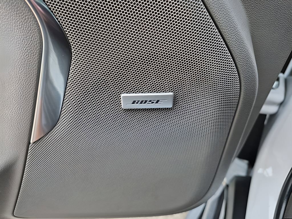 Used 2023 GMC Yukon XL SLT w/ SLT Premium Package image 29