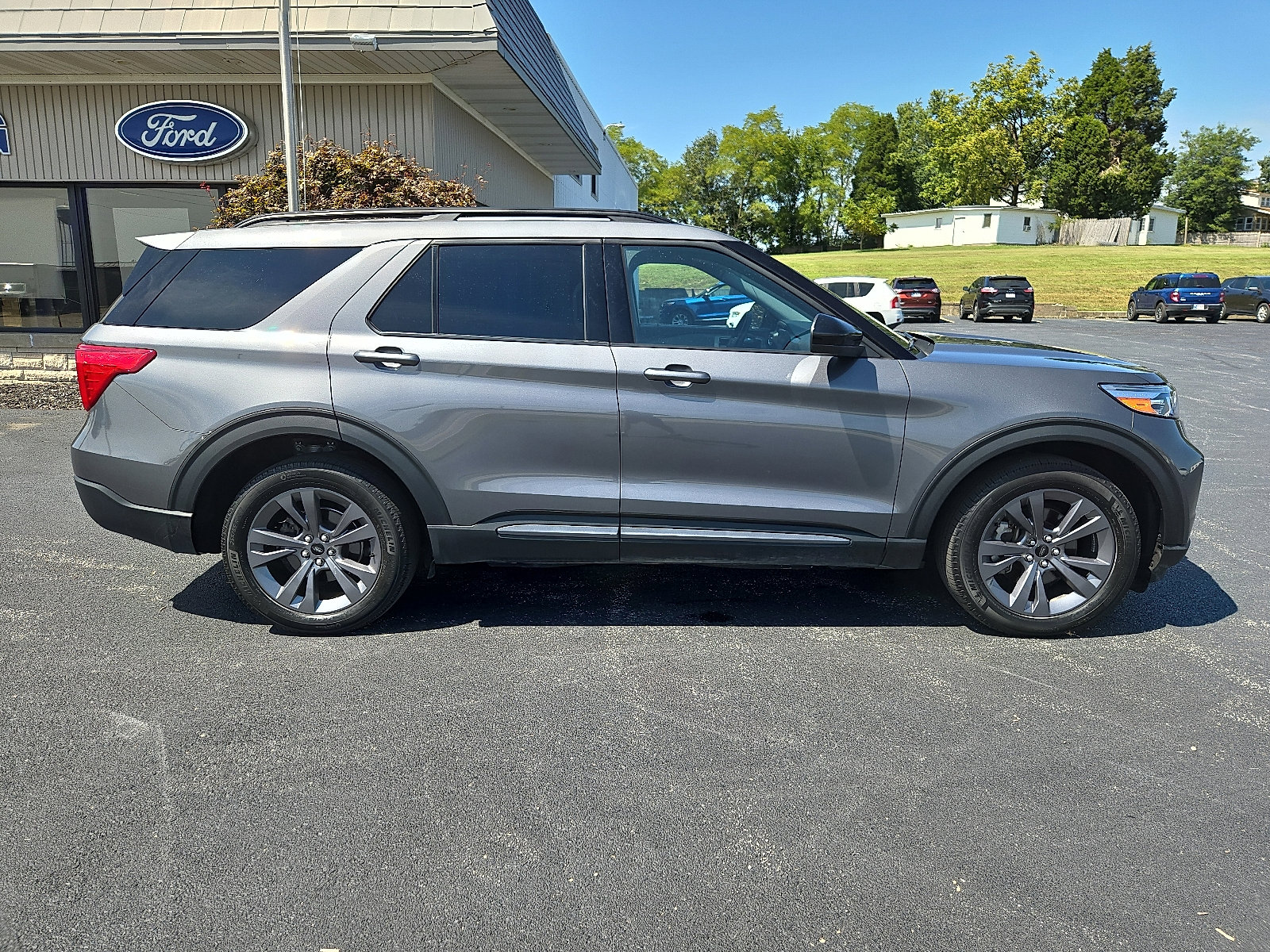 Certified 2022 Ford Explorer XLT w/ Equipment Group 202A image 2
