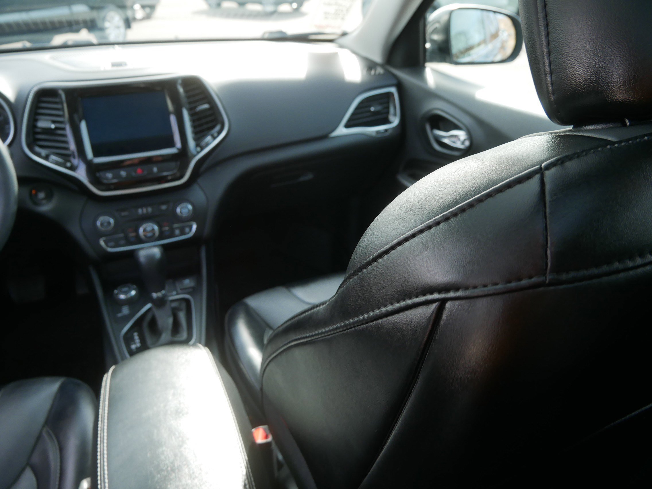 Used 2022 Jeep Cherokee Limited image 11