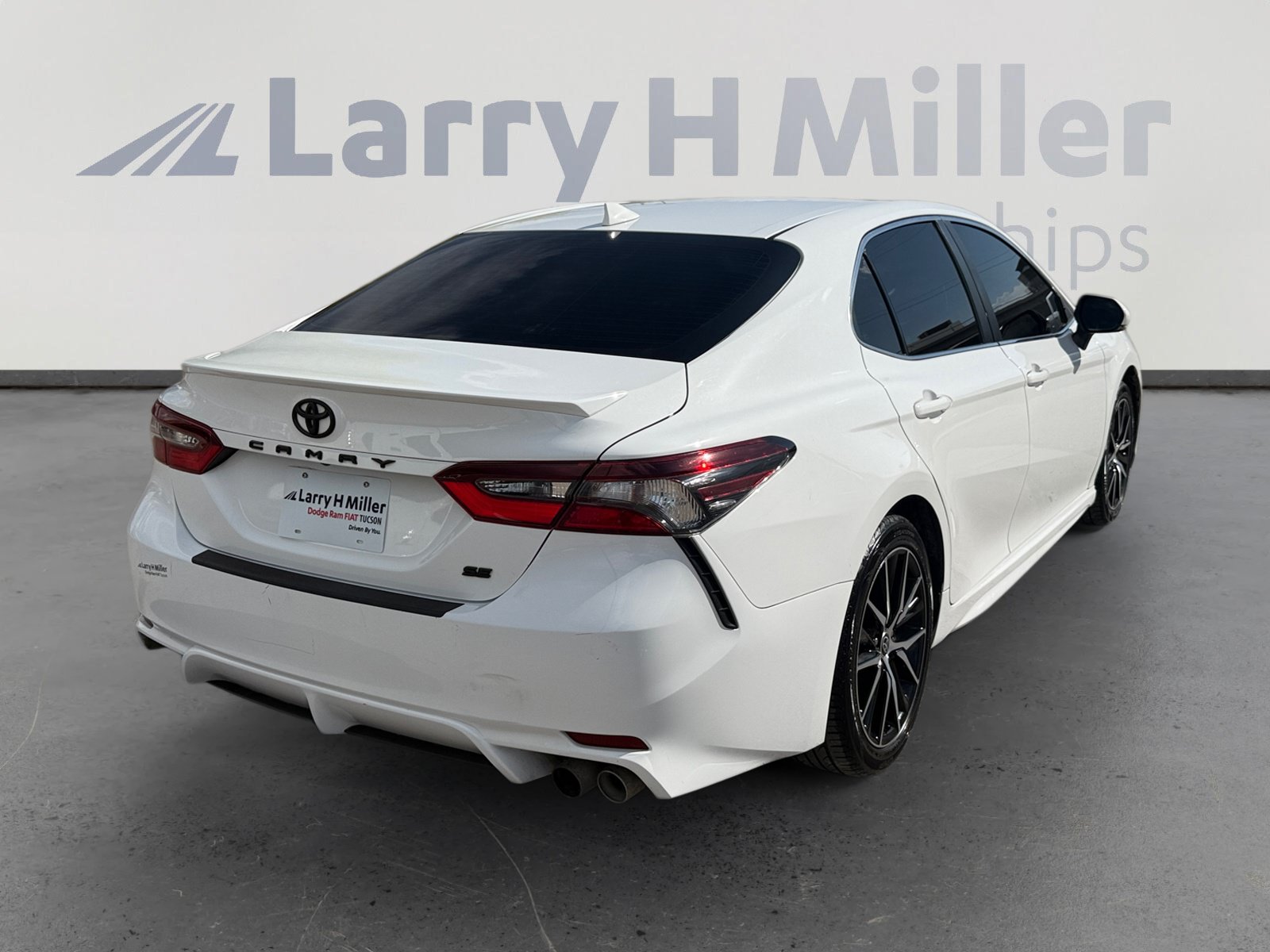 Used 2023 Toyota Camry SE w/ Protection Package (Q2) (TMS) FWD image 5