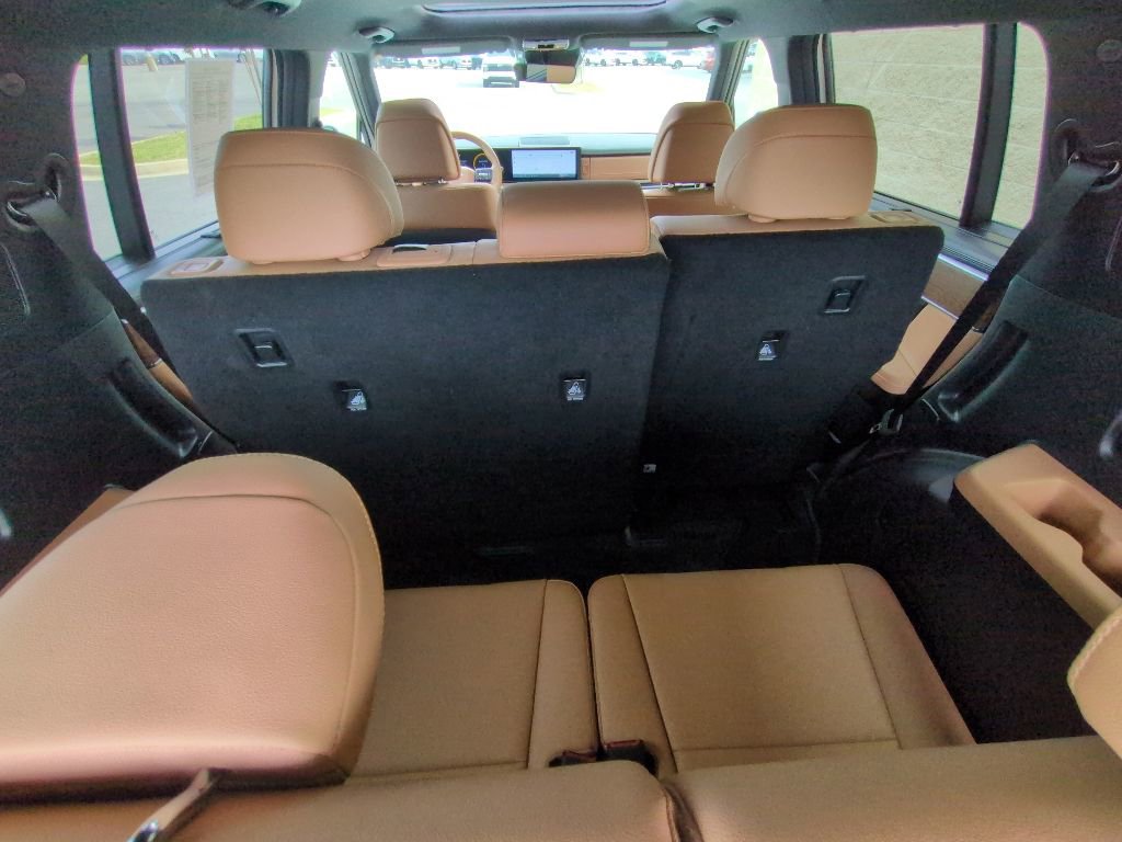 Used 2025 Hyundai Santa Fe Limited FWD image 30