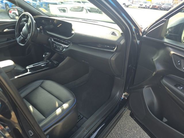 Used 2025 Buick Envista Sport Touring FWD image 40