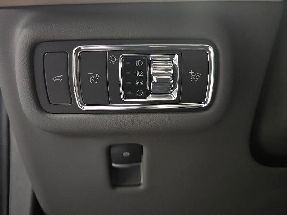 Used 2025 Lincoln Nautilus Reserve image 13