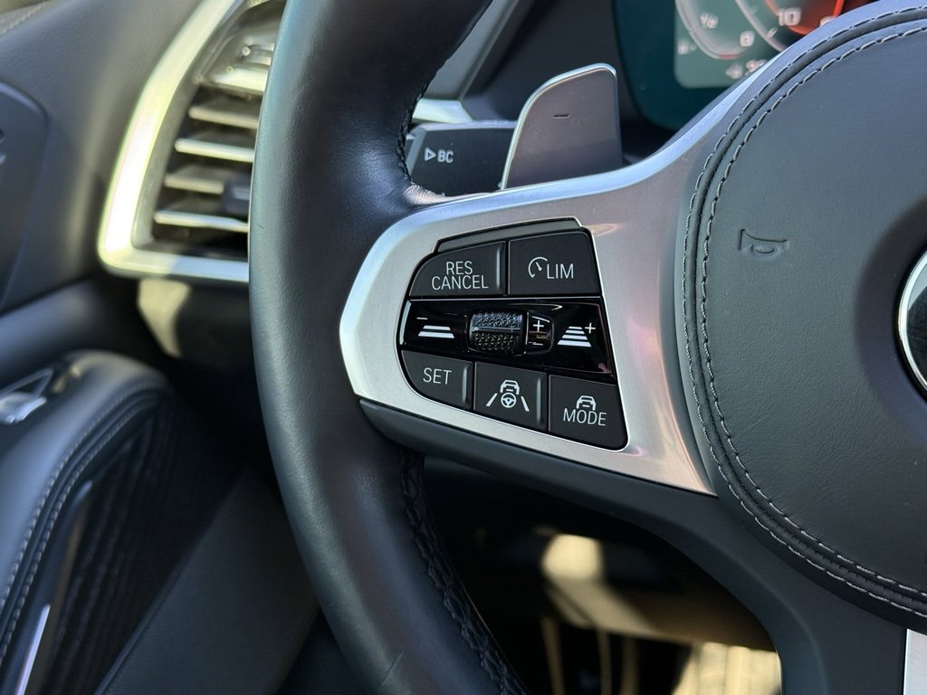 Used 2022 BMW X7 M50i image 25