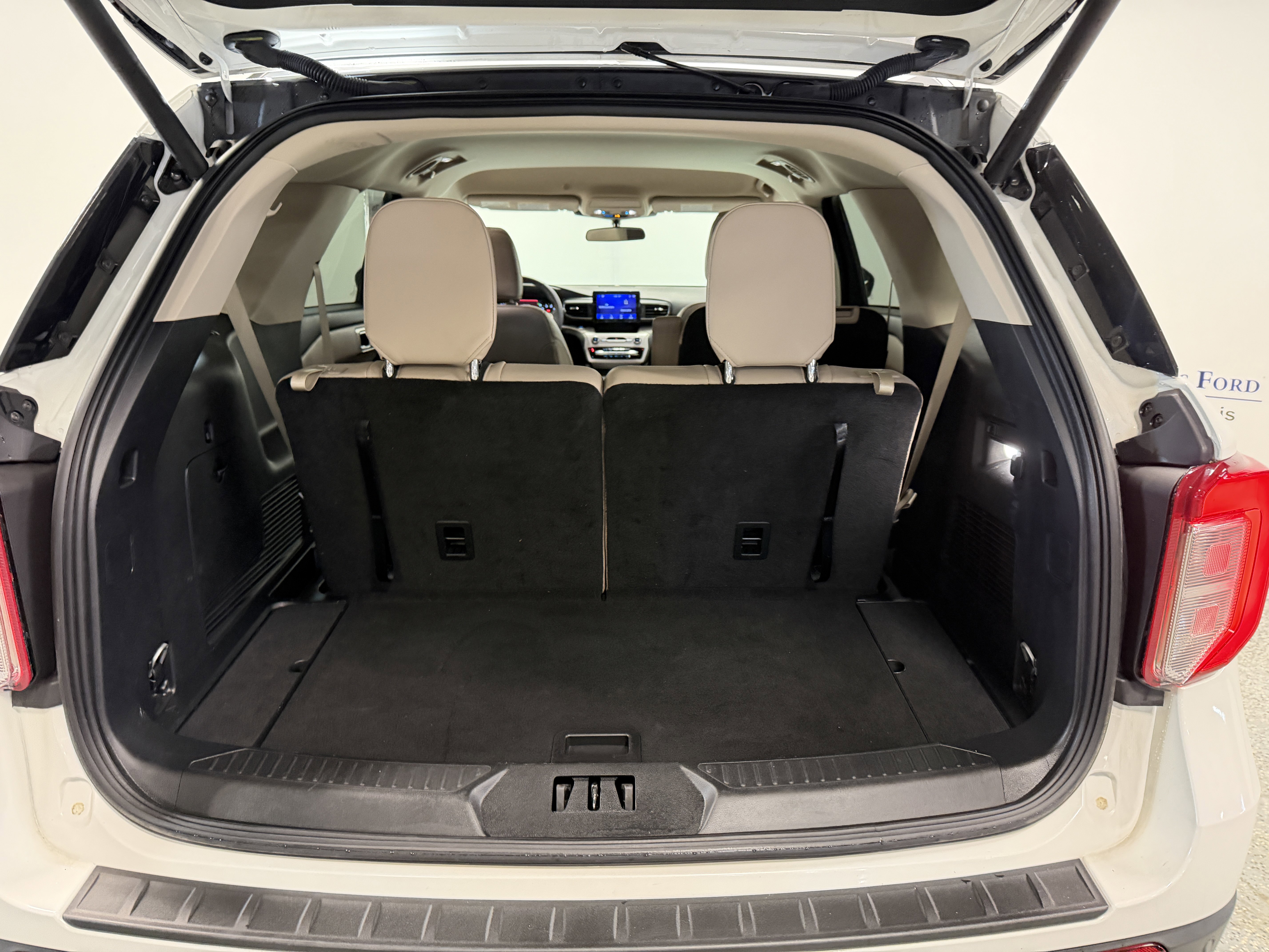 Used 2023 Ford Explorer XLT w/ Equipment Group 202A image 26