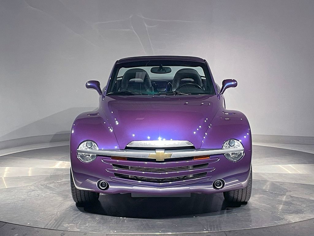 Used 2003 Chevrolet SSR w/ Preferred Equipment Group RWD image 3