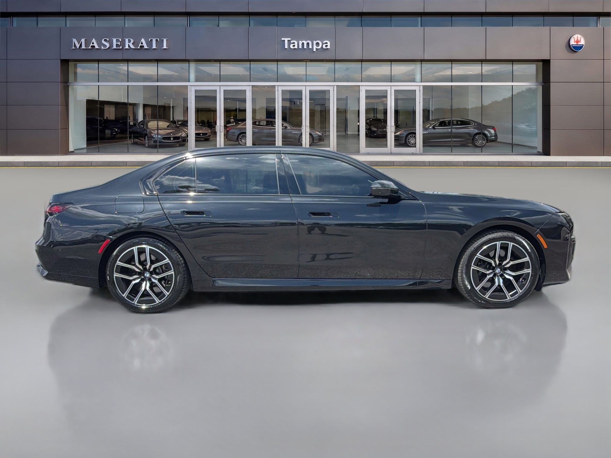 Used 2024 BMW 760i xDrive AWD/4WD image 2