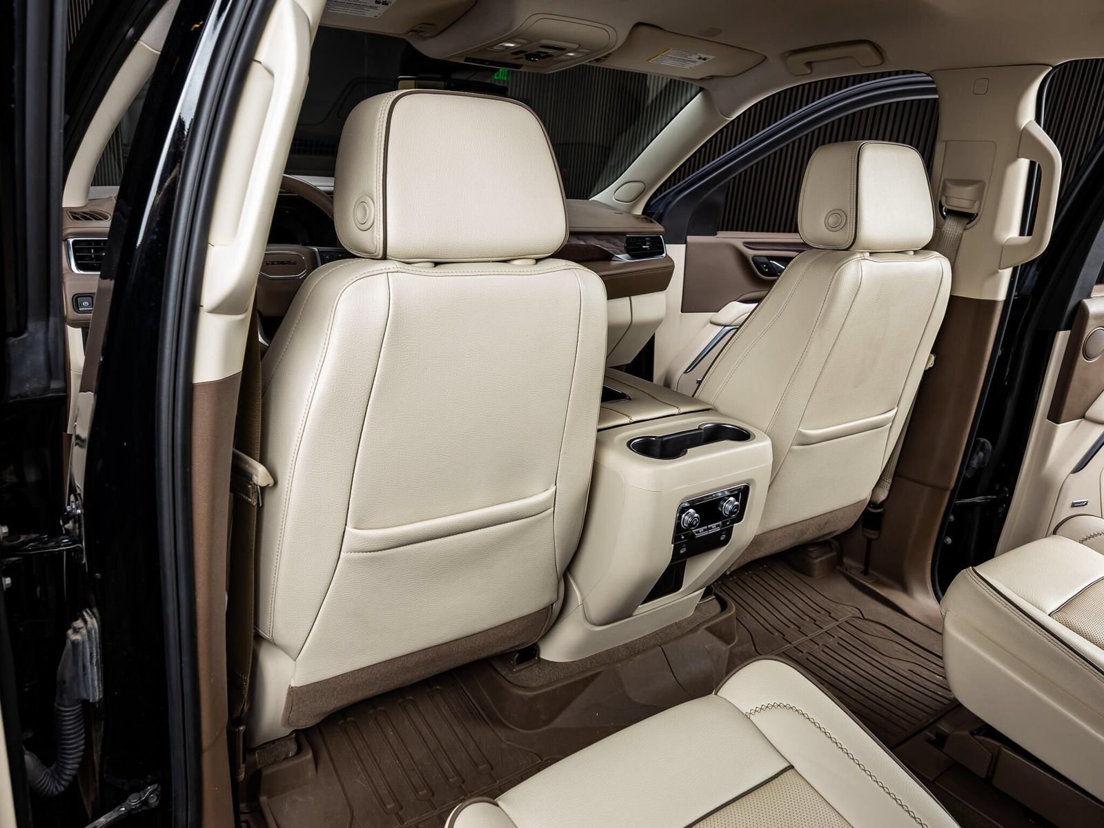 Used 2023 GMC Yukon Denali AWD/4WD image 30