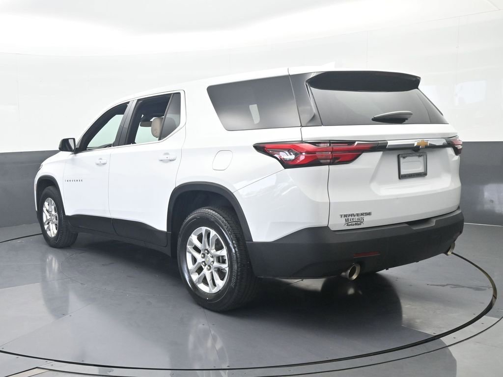 Used 2023 Chevrolet Traverse LS image 4