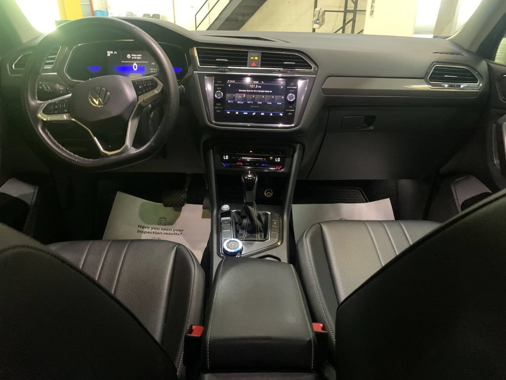 Used 2022 Volkswagen Tiguan SE AWD/4WD image 16