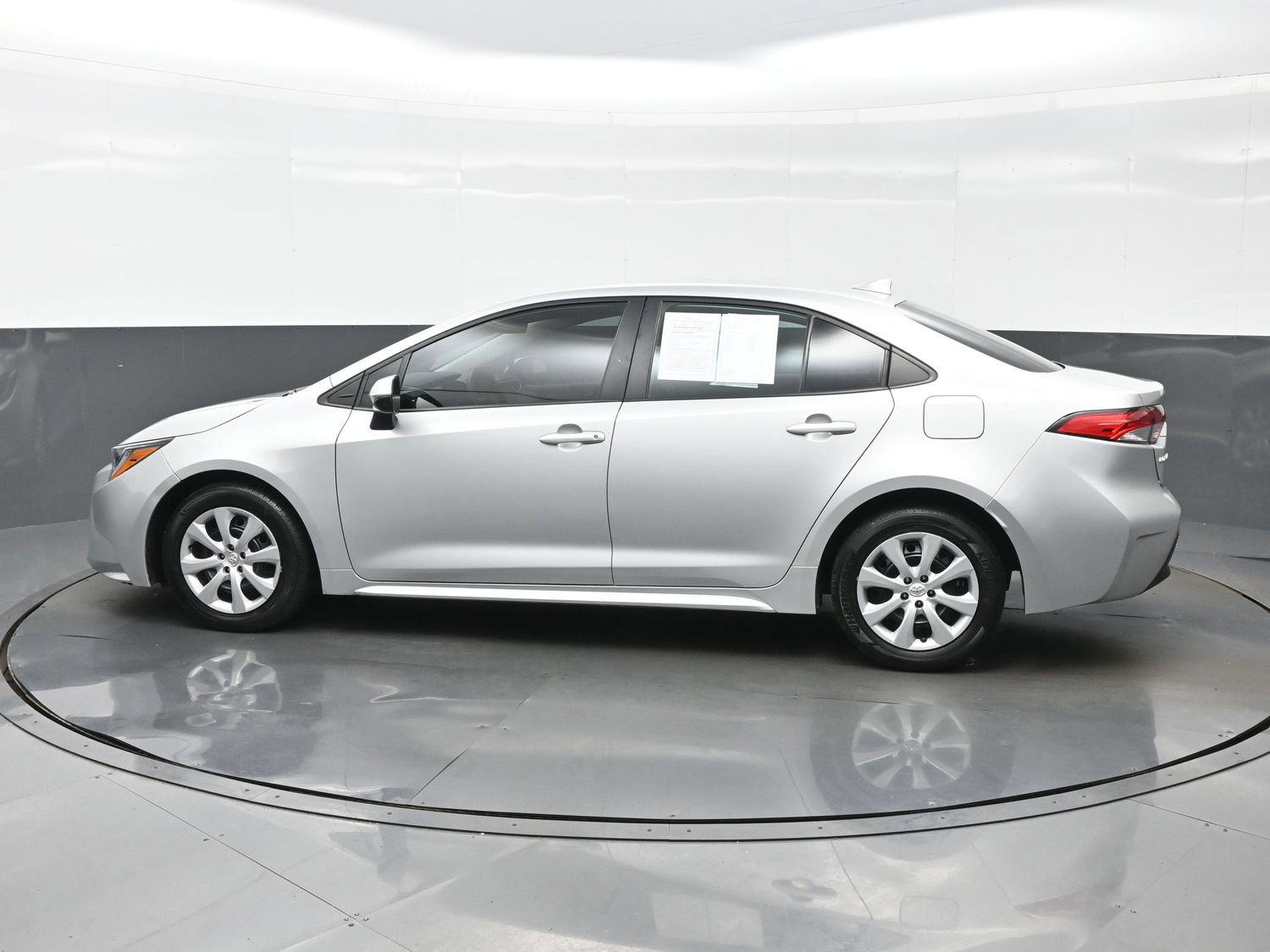 Used 2024 Toyota Corolla LE FWD image 3