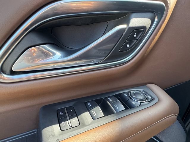 Used 2024 Chevrolet Suburban High Country AWD/4WD image 5