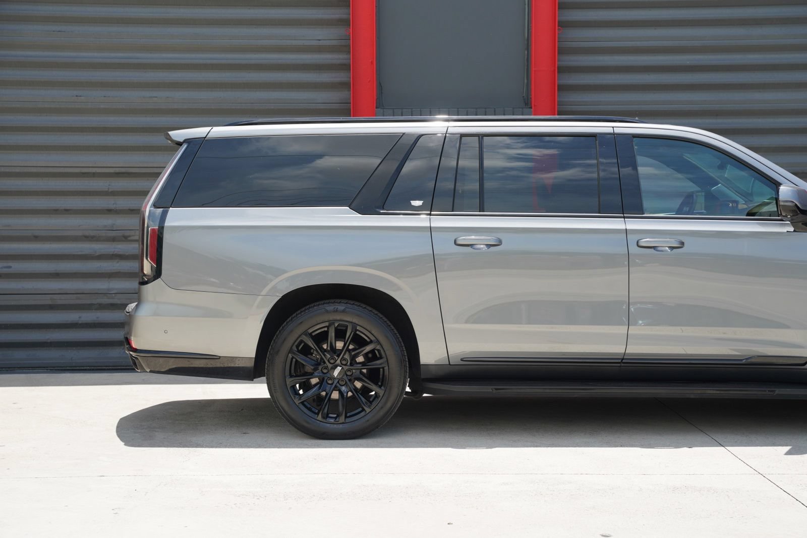 Used 2022 Cadillac Escalade ESV Sport Platinum AWD/4WD image 12