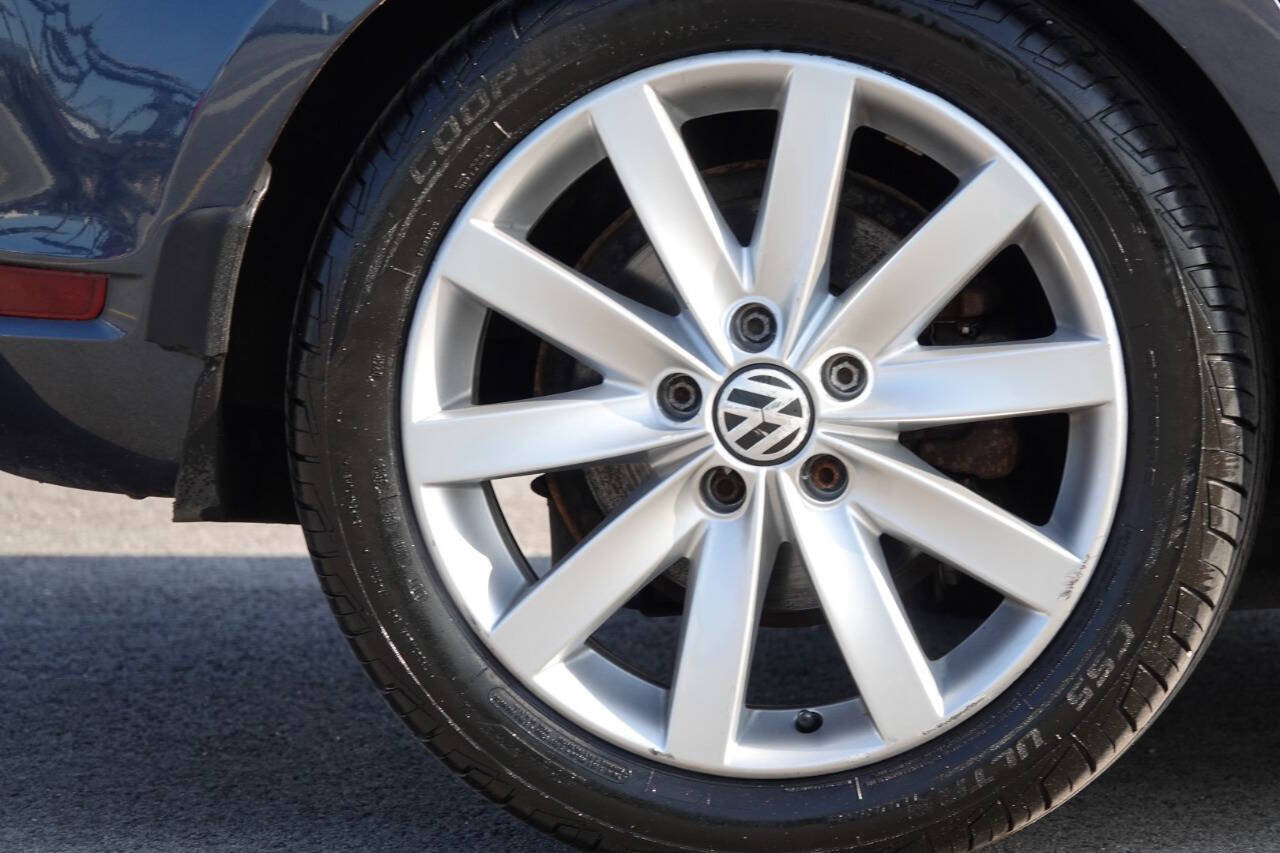 Used 2011 Volkswagen Golf TDI w/ Cold Weather Pkg FWD image 48