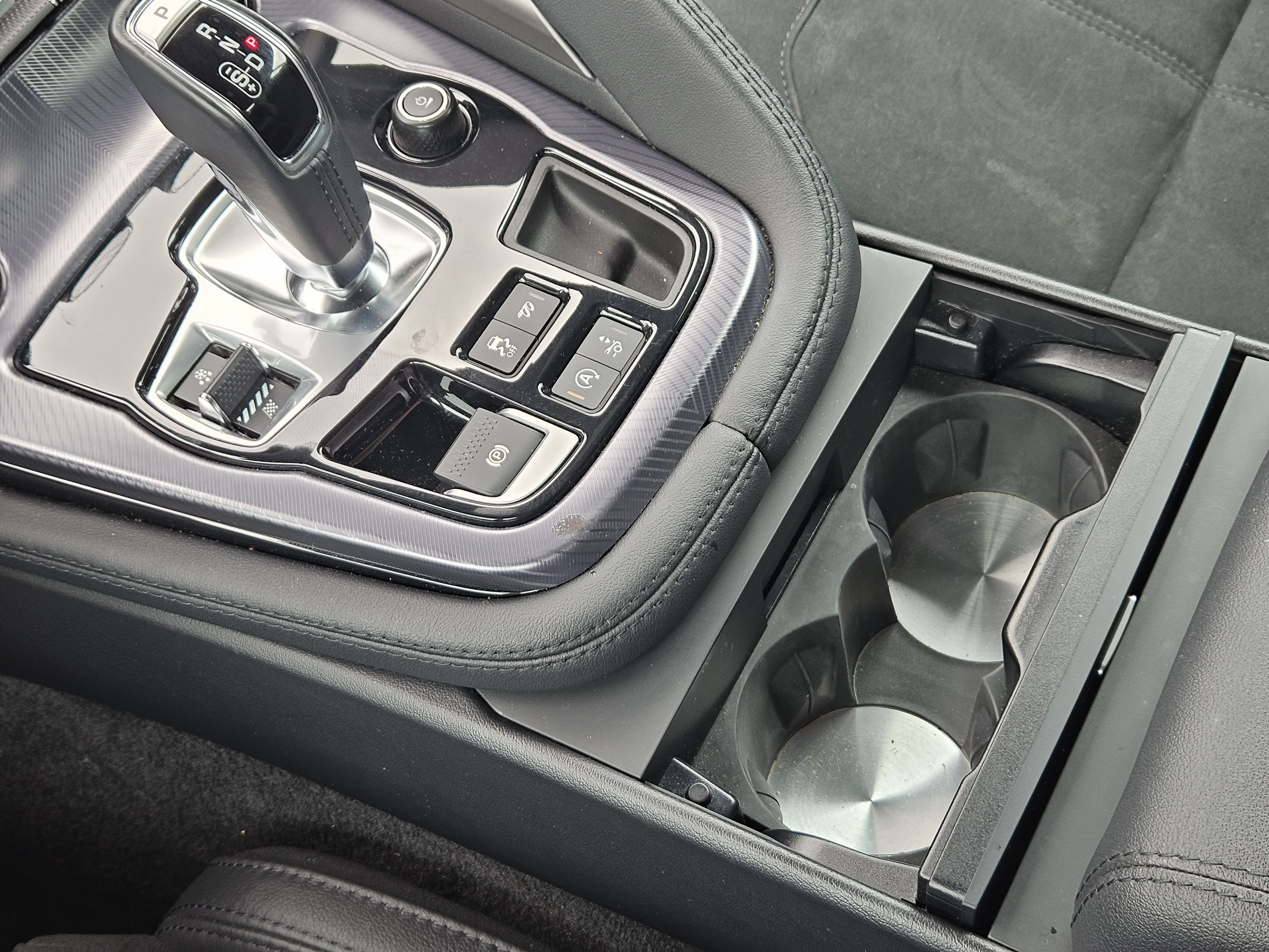 Used 2024 Jaguar F-TYPE R-Dynamic RWD image 21