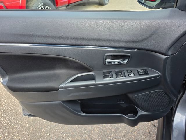 Used 2025 Mitsubishi Outlander Sport AWD image 23
