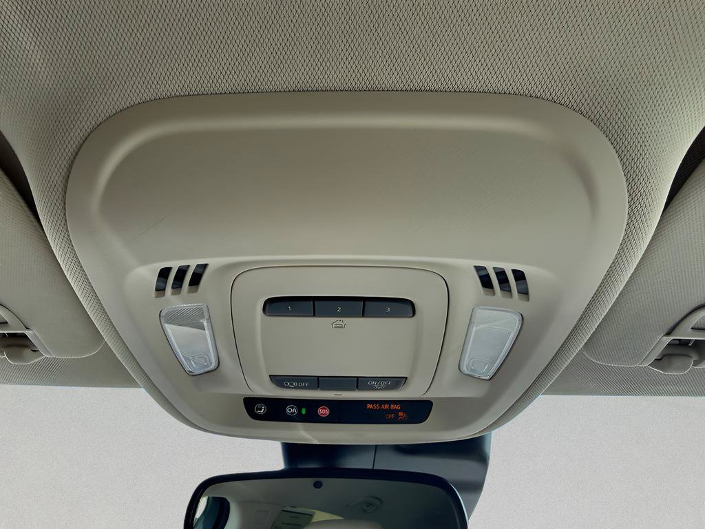 Used 2021 Buick Envision Essence w/ Technology Package I FWD image 31