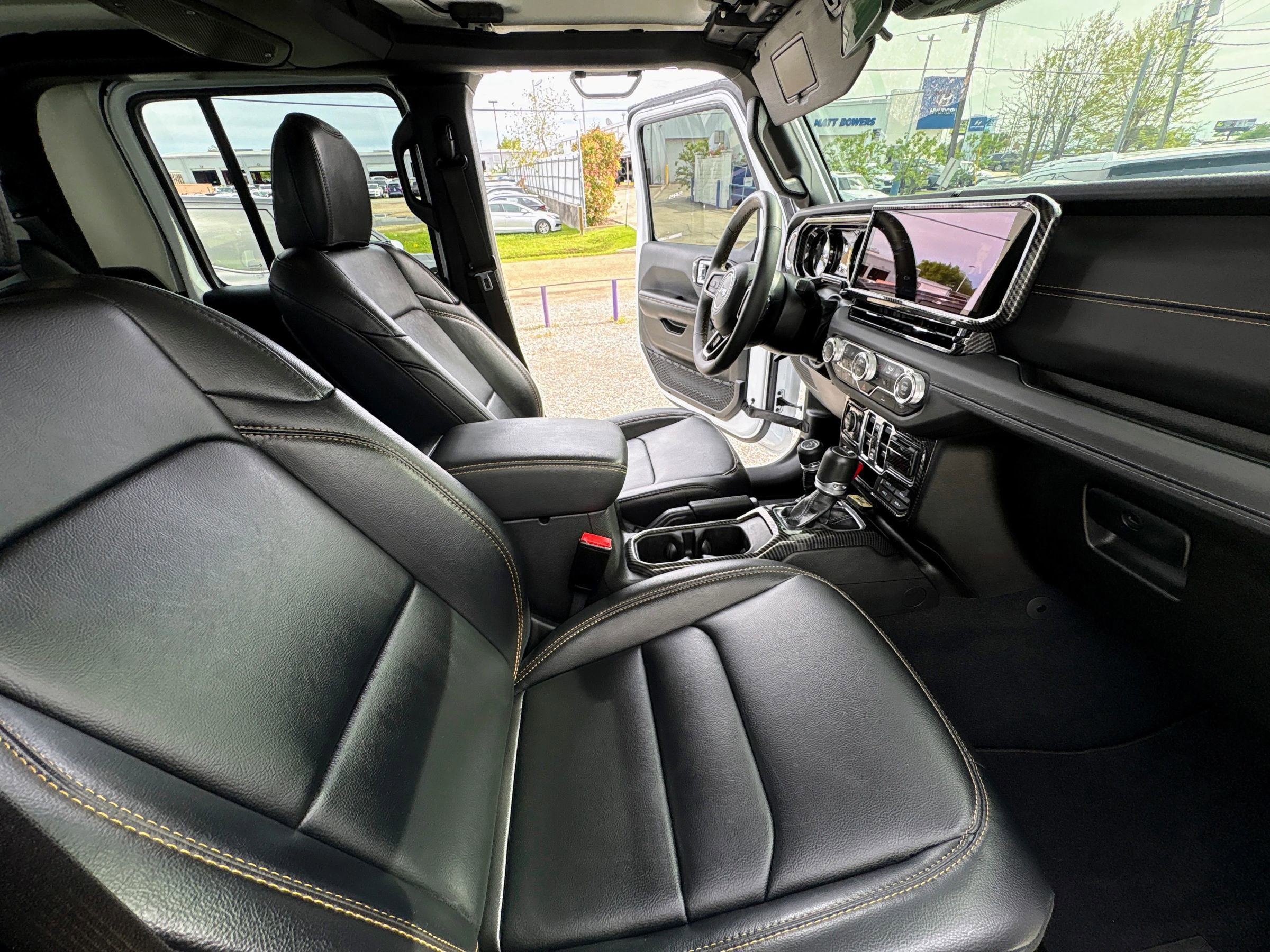 Used 2024 Jeep Gladiator Sport w/ Premium Package image 11