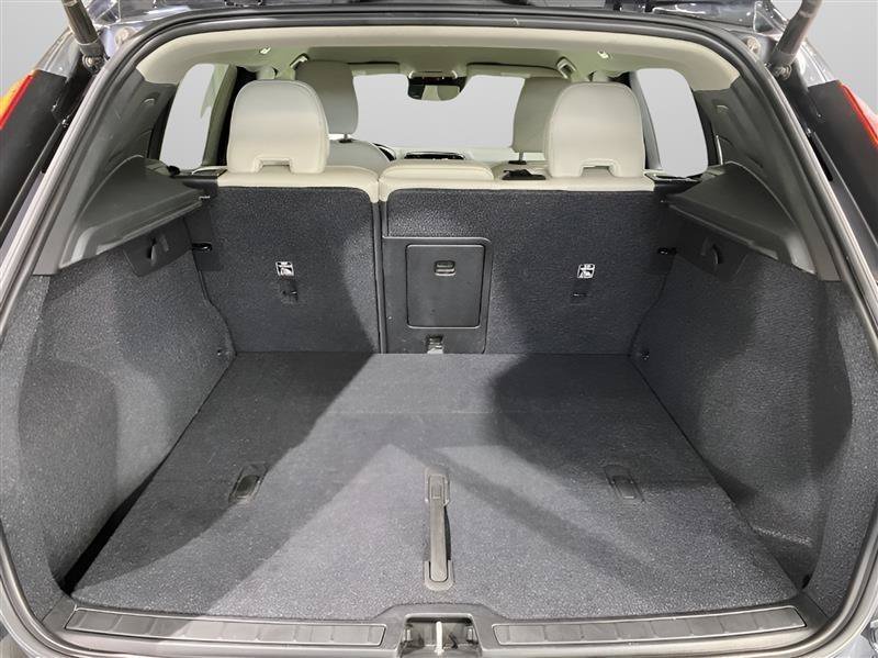 Used 2022 Volvo XC40 T5 Momentum AWD/4WD image 12