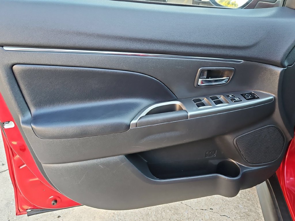 Used 2025 Mitsubishi Outlander Sport AWD image 11