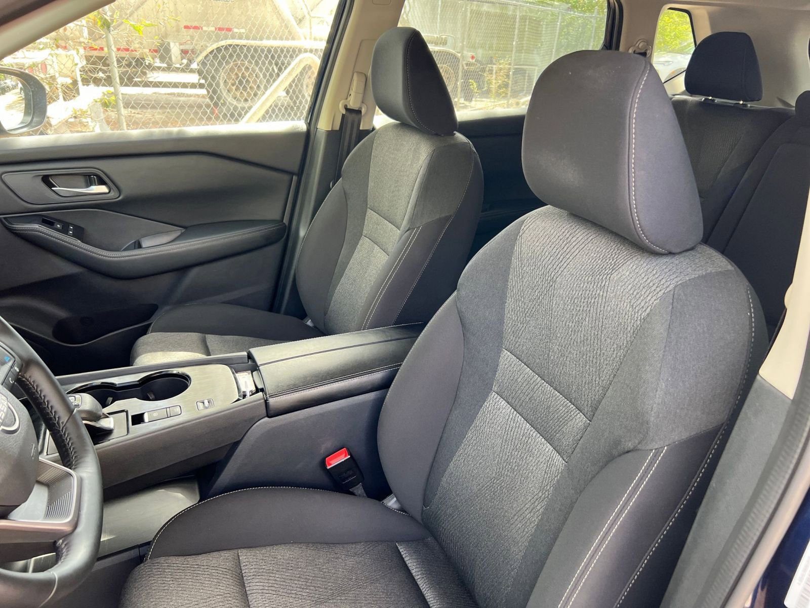 Used 2025 Nissan Rogue SV FWD image 37