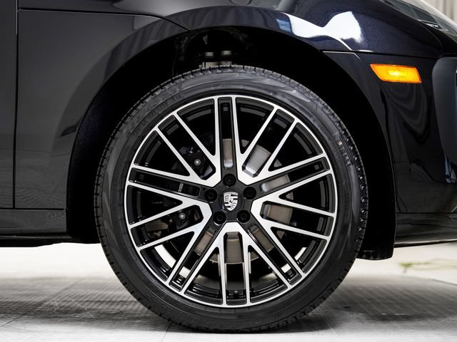 Certified 2025 Porsche Macan Turbo AWD/4WD image 35