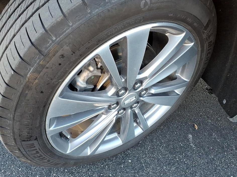 Used 2025 Cadillac XT6 Premium Luxury image 9