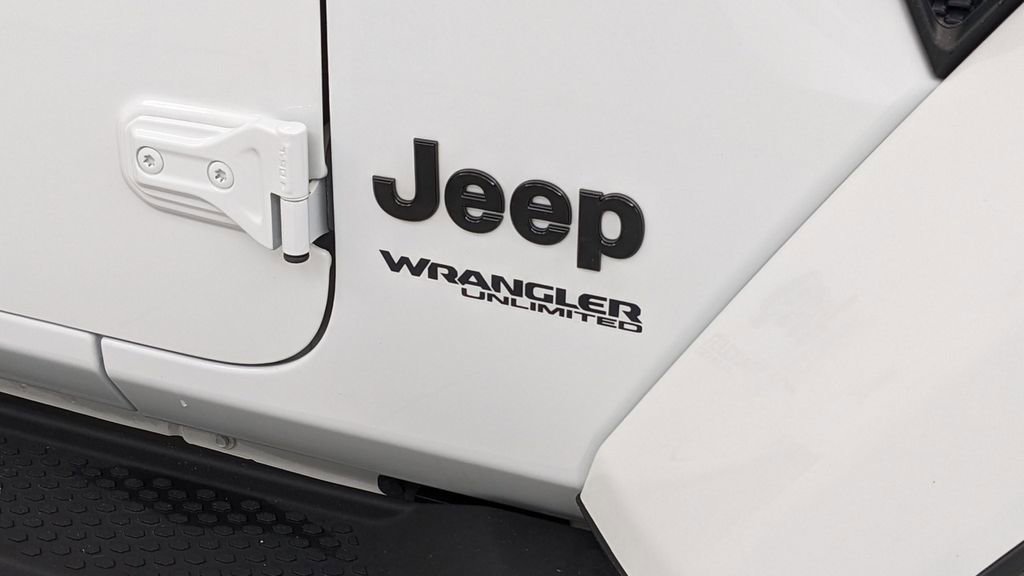 Used 2021 Jeep Wrangler Unlimited Sahara image 39