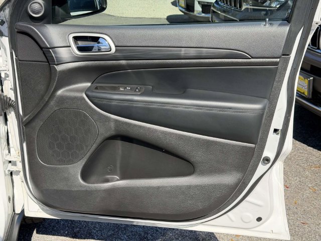 Certified 2021 Jeep Grand Cherokee Laredo AWD/4WD image 30