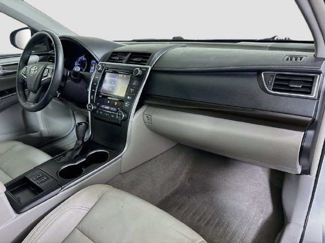 Used 2017 Toyota Camry XLE w/ Moonroof Package FWD image 29
