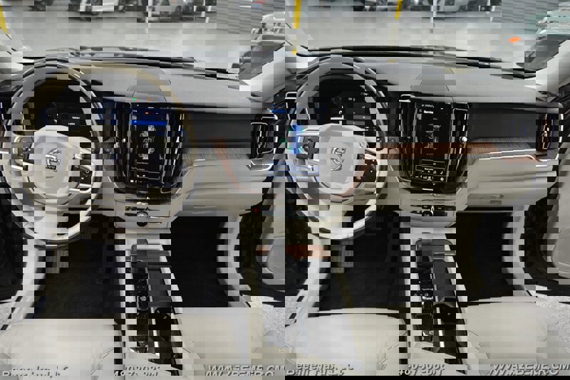 Used 2022 Volvo XC60 T8 Inscription Expression w/ Advanced Package image 16