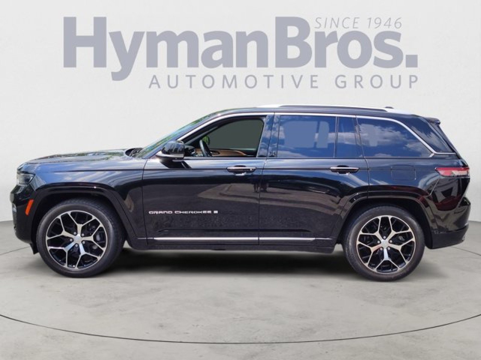 Used 2023 Jeep Grand Cherokee Summit AWD/4WD image 6