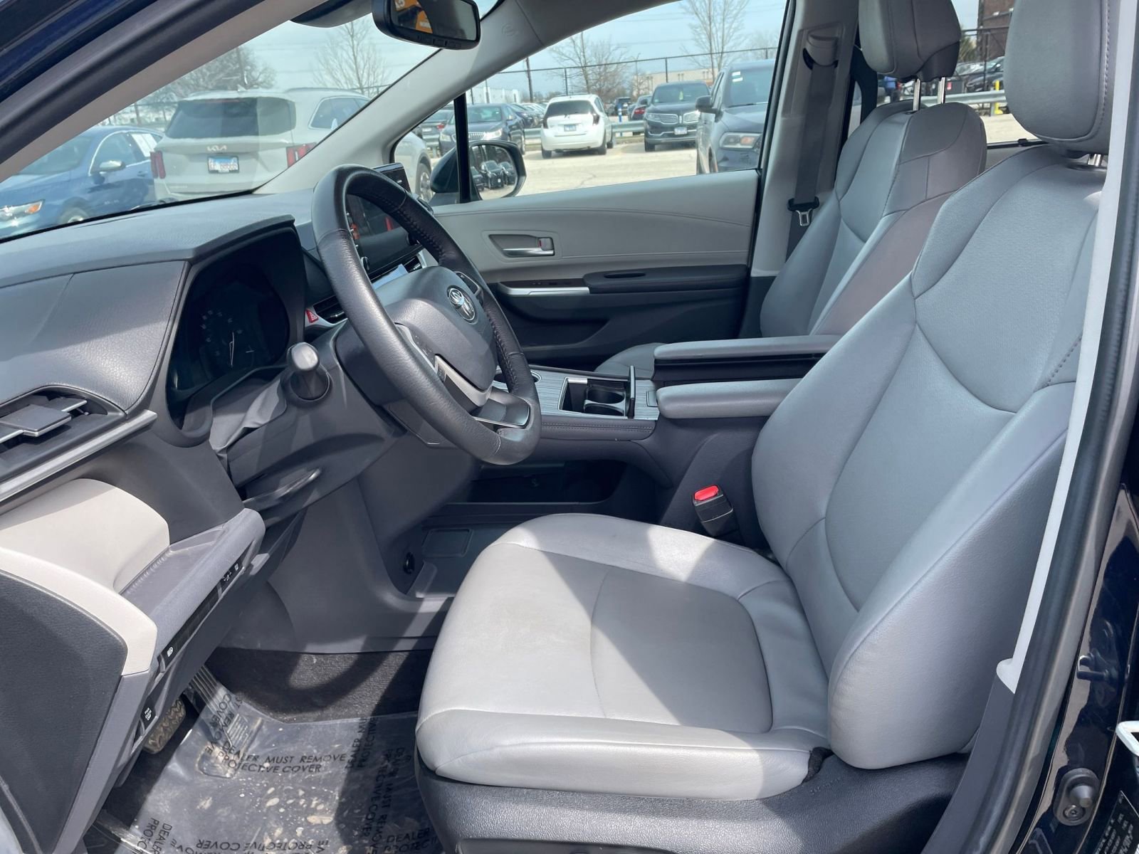 Used 2024 Toyota Sienna XLE image 28