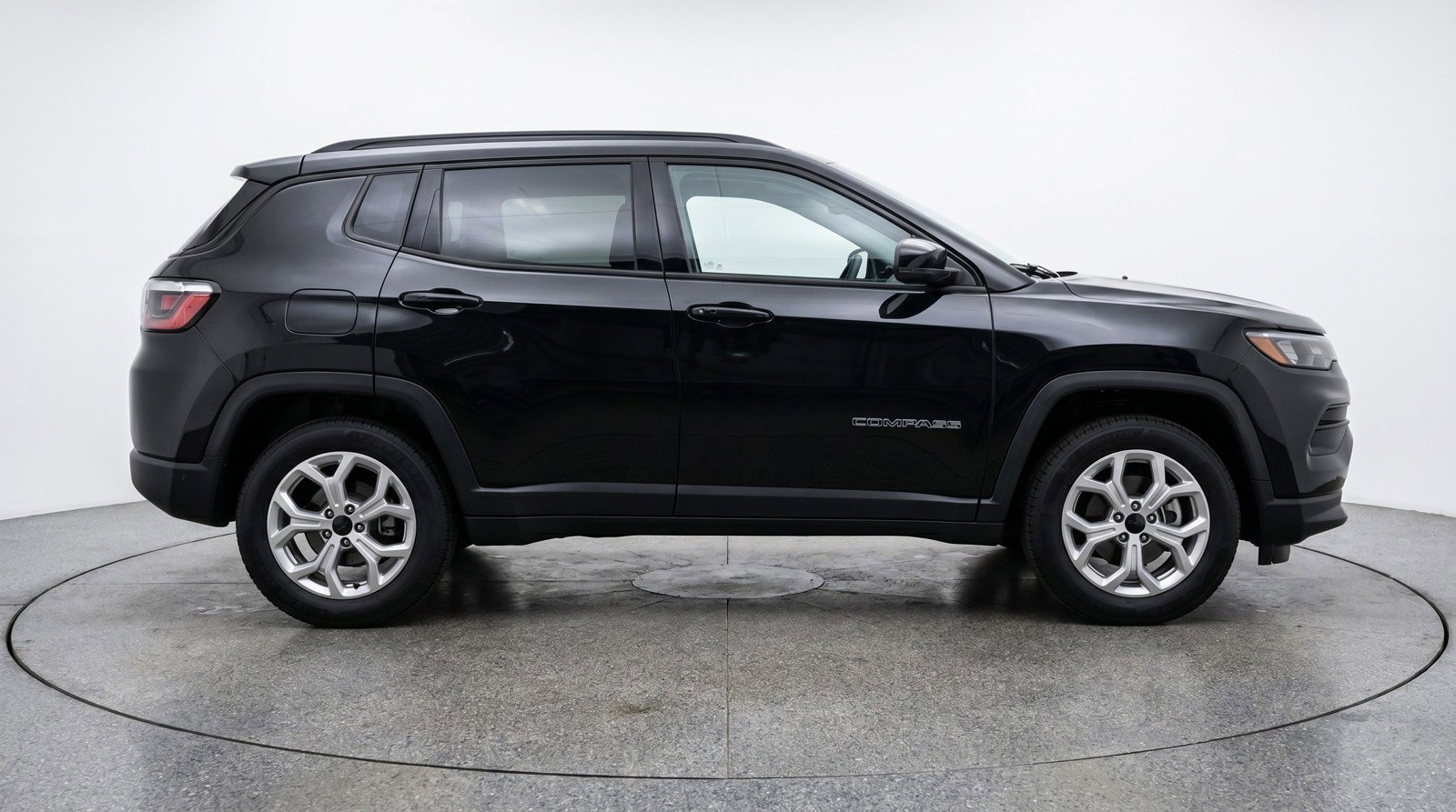 Used 2025 Jeep Compass Latitude AWD/4WD image 11