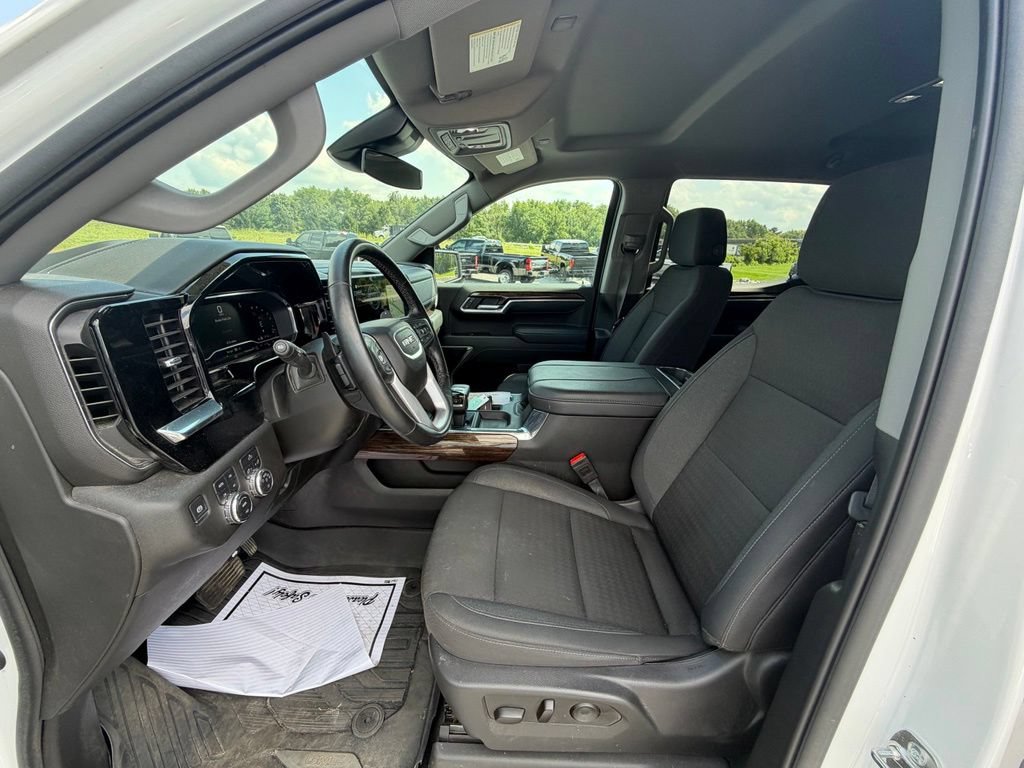 Used 2025 GMC Sierra 1500 Elevation AWD/4WD image 3