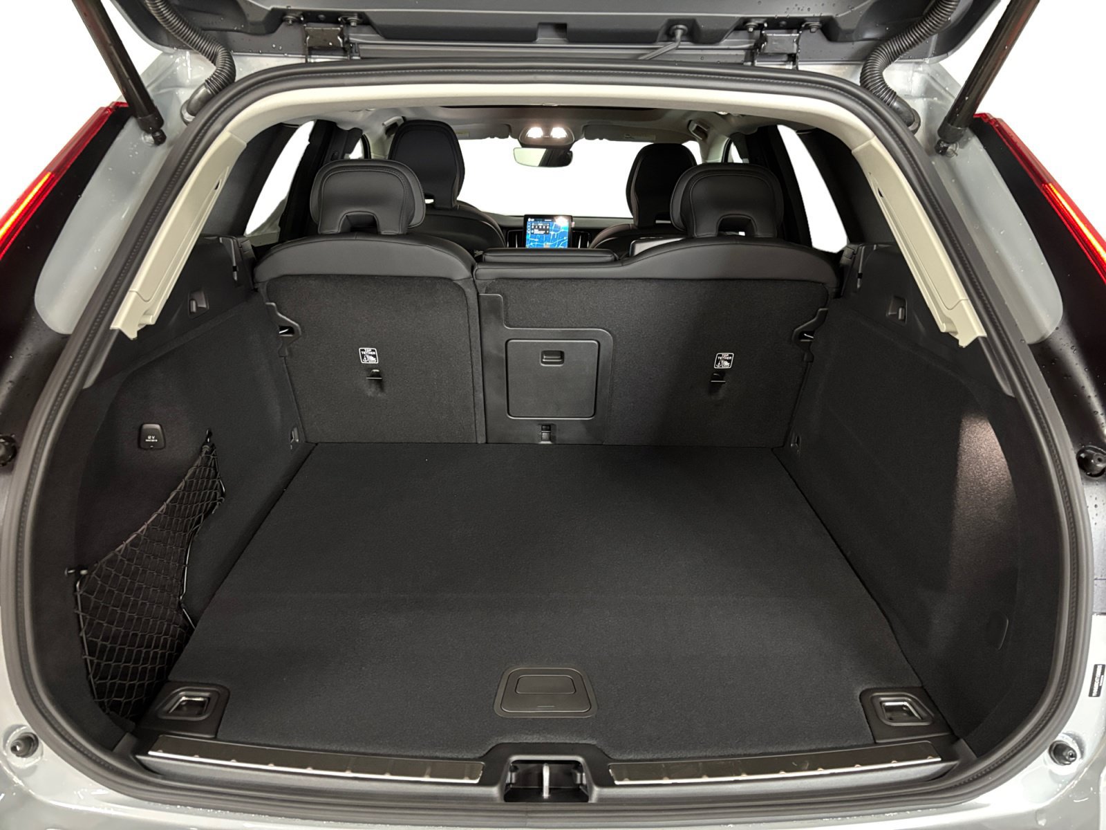 New 2026 Volvo XC60 T8 Plus w/ Protection Package Premier AWD/4WD image 17