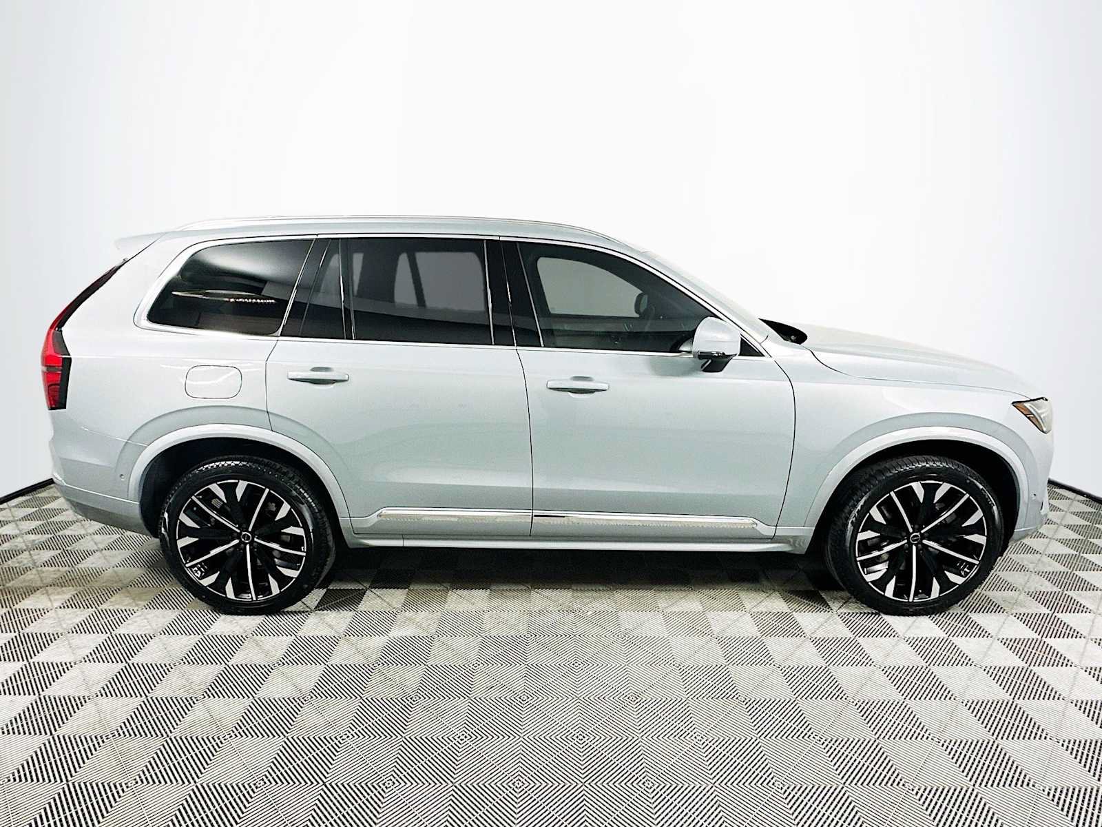 New 2026 Volvo XC90 T8 Plus w/ Protection Package AWD/4WD image 8