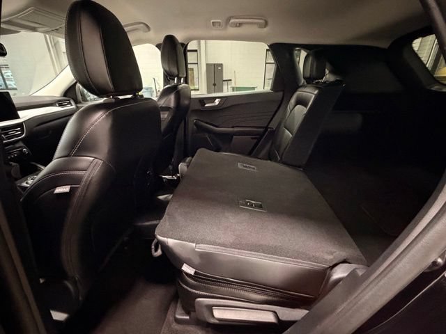 Used 2025 Ford Escape Platinum AWD/4WD image 17