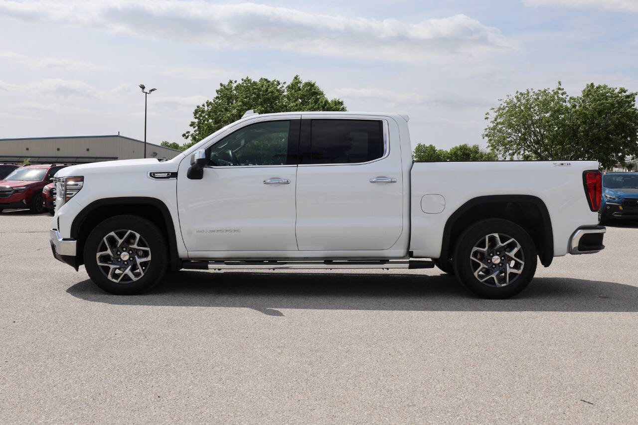 Used 2024 GMC Sierra 1500 SLT w/ SLT Premium Plus Package AWD/4WD image 8