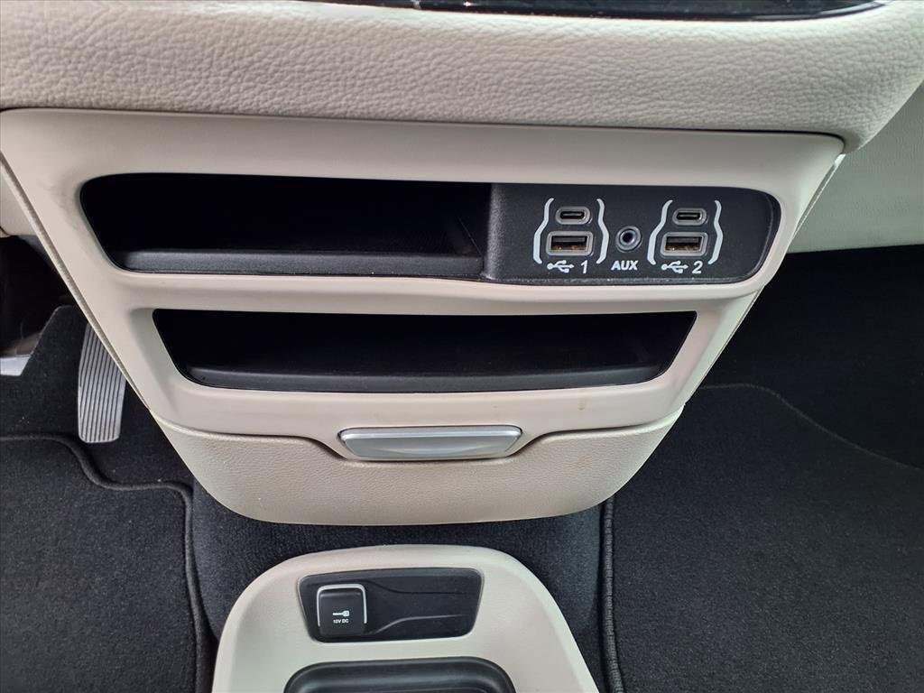 Used 2024 Chrysler Pacifica Select image 29