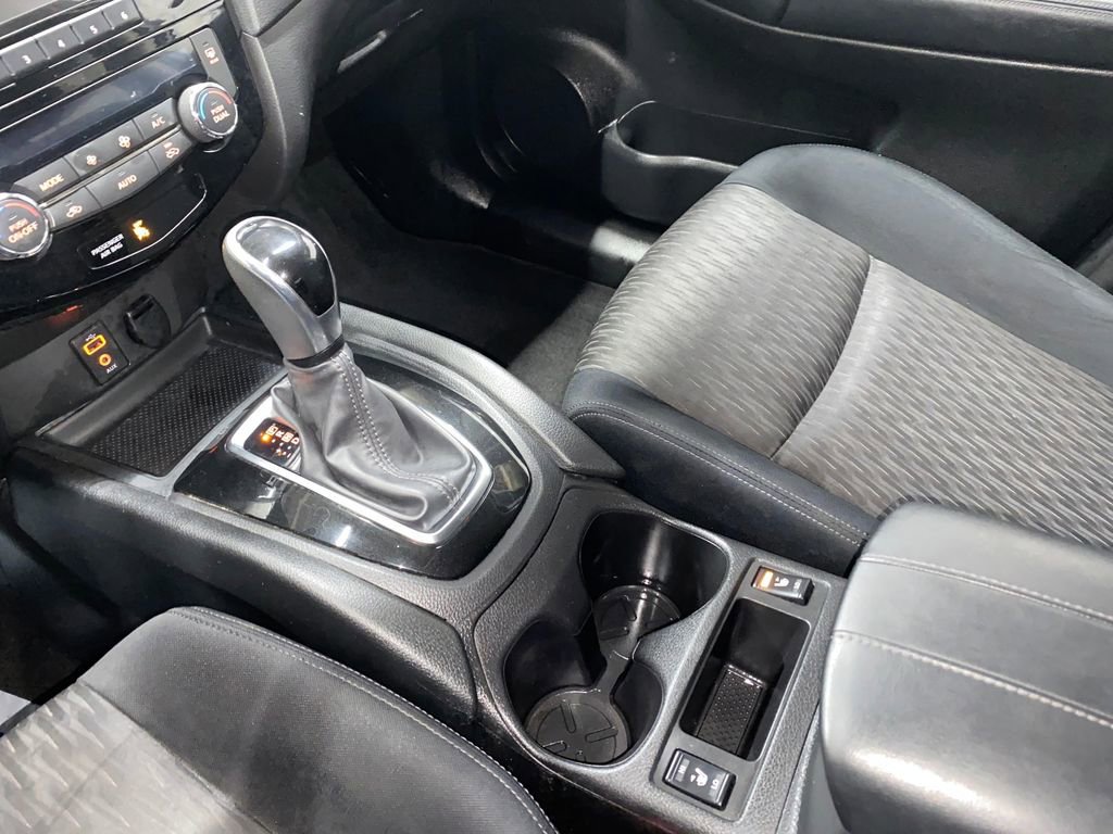 Used 2017 Nissan Rogue SV AWD/4WD image 20