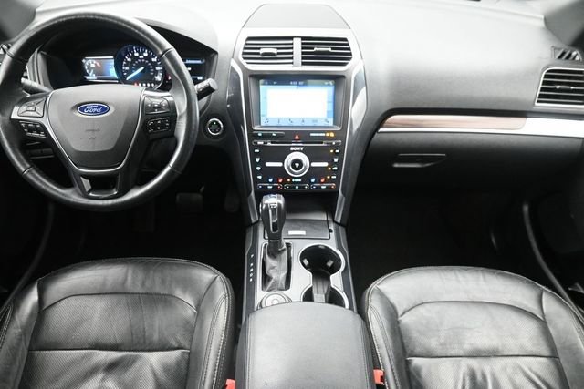 Used 2018 Ford Explorer Limited AWD/4WD image 23