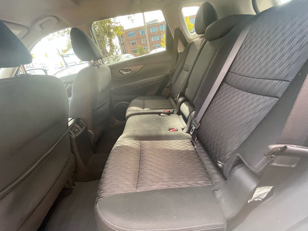 Used 2017 Nissan Rogue SV w/ SV Premium Package image 22