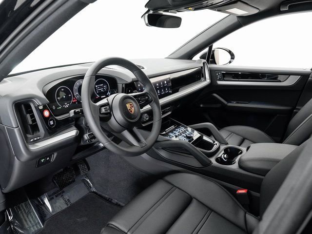 Certified 2025 Porsche Cayenne Coupe image 4