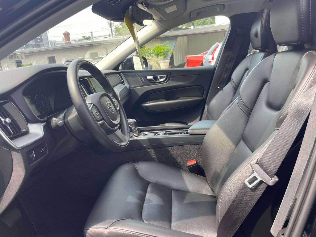 Used 2019 Volvo XC60 T5 Momentum w/ Multimedia Package AWD/4WD image 13