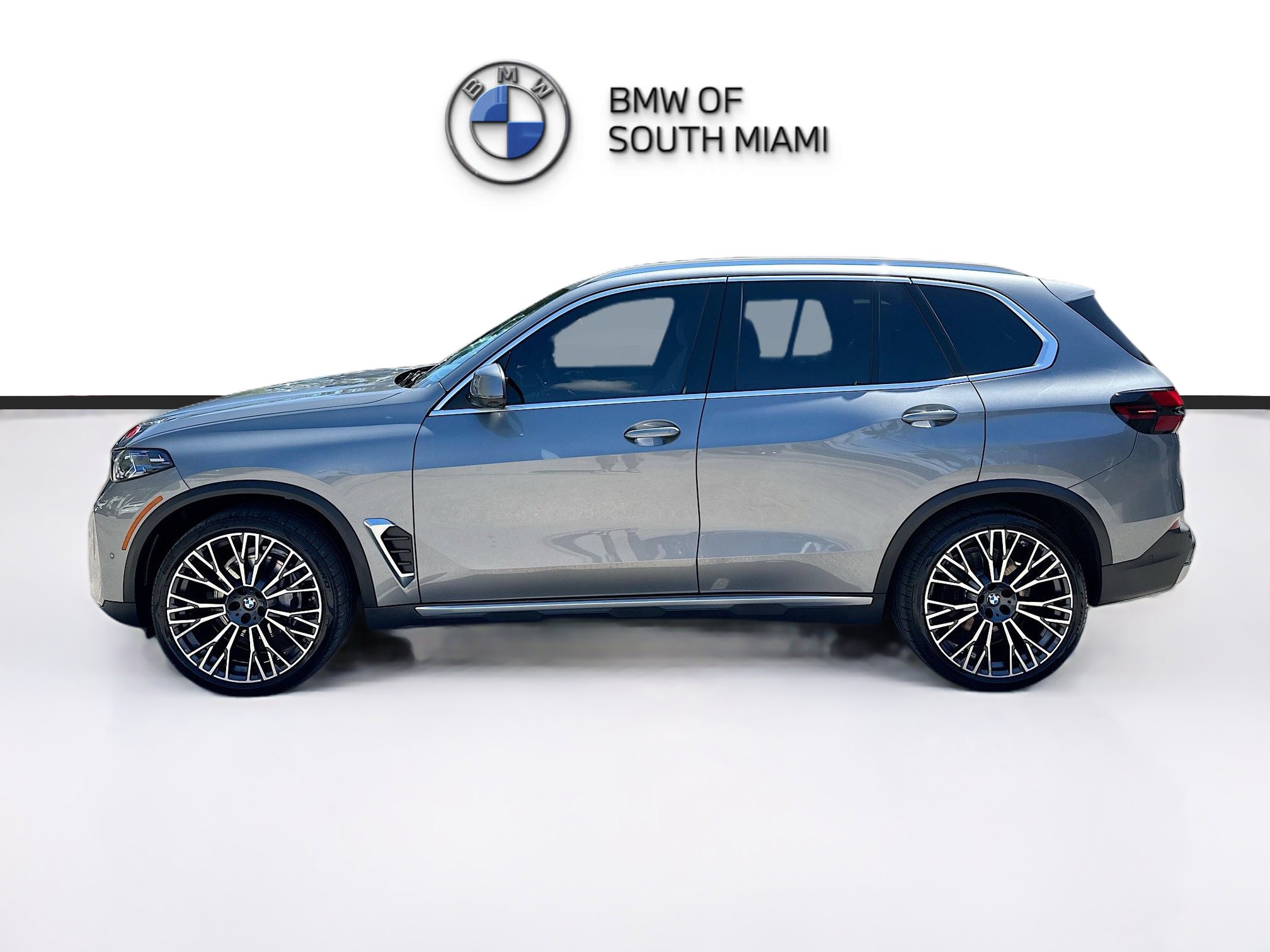 Certified 2024 BMW X5 sDrive40i w/ Premium Package image 4