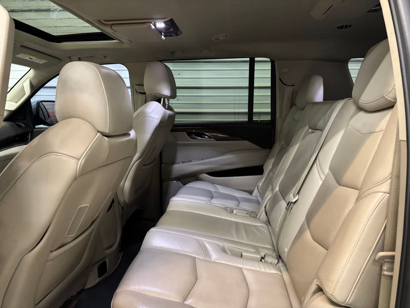 Used 2020 Cadillac Escalade ESV Luxury w/ Escalade Sport Edition image 25