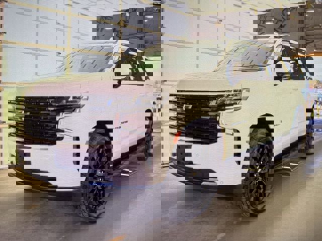 Used 2023 Chevrolet Suburban RST w/ Luxury Package image 3